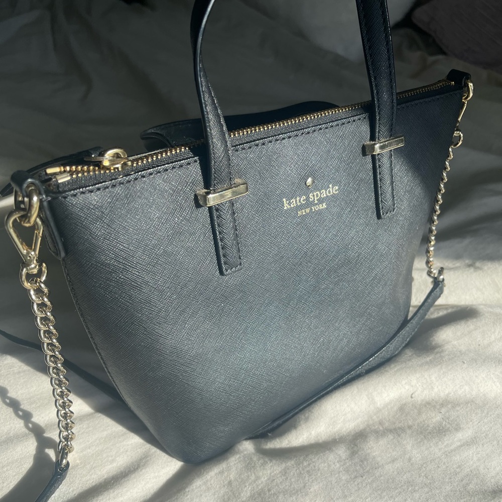 Black Kate Spade Crossbody Bag. - Picture 1 of 3